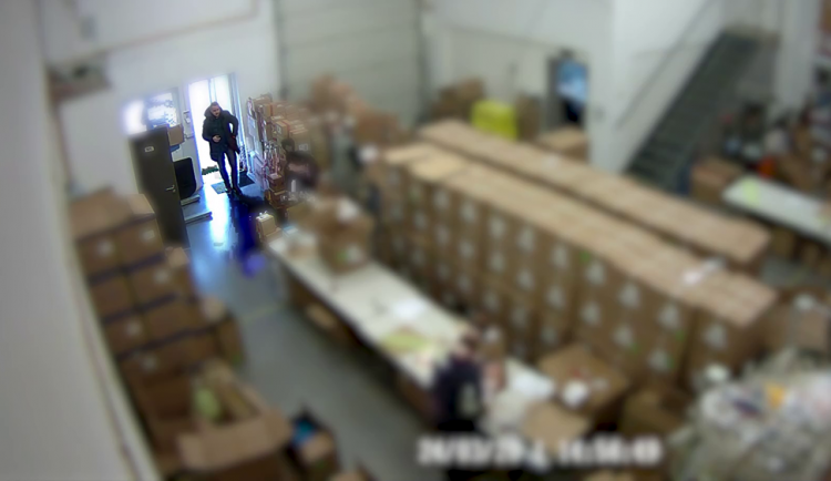 Za nouzového stavu získali podvodem covid testy za osm milionů. Kriminalisté hledají klíčového svědka.