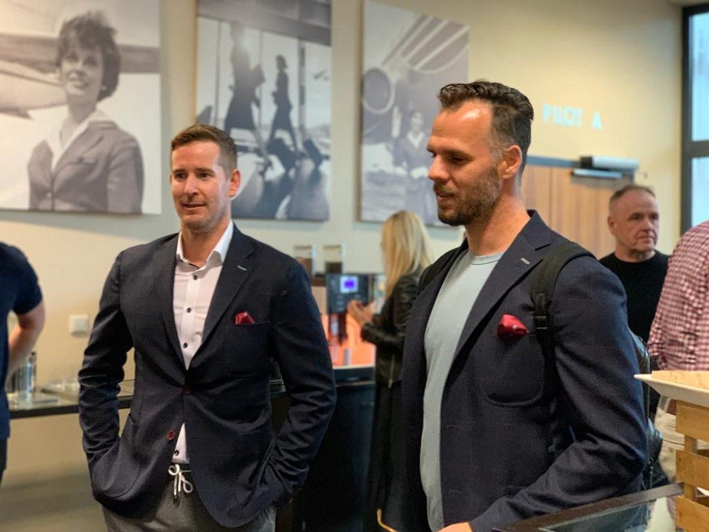 Medailisté jsou doma! Letadlo českých hokejistů přistálo v Praze