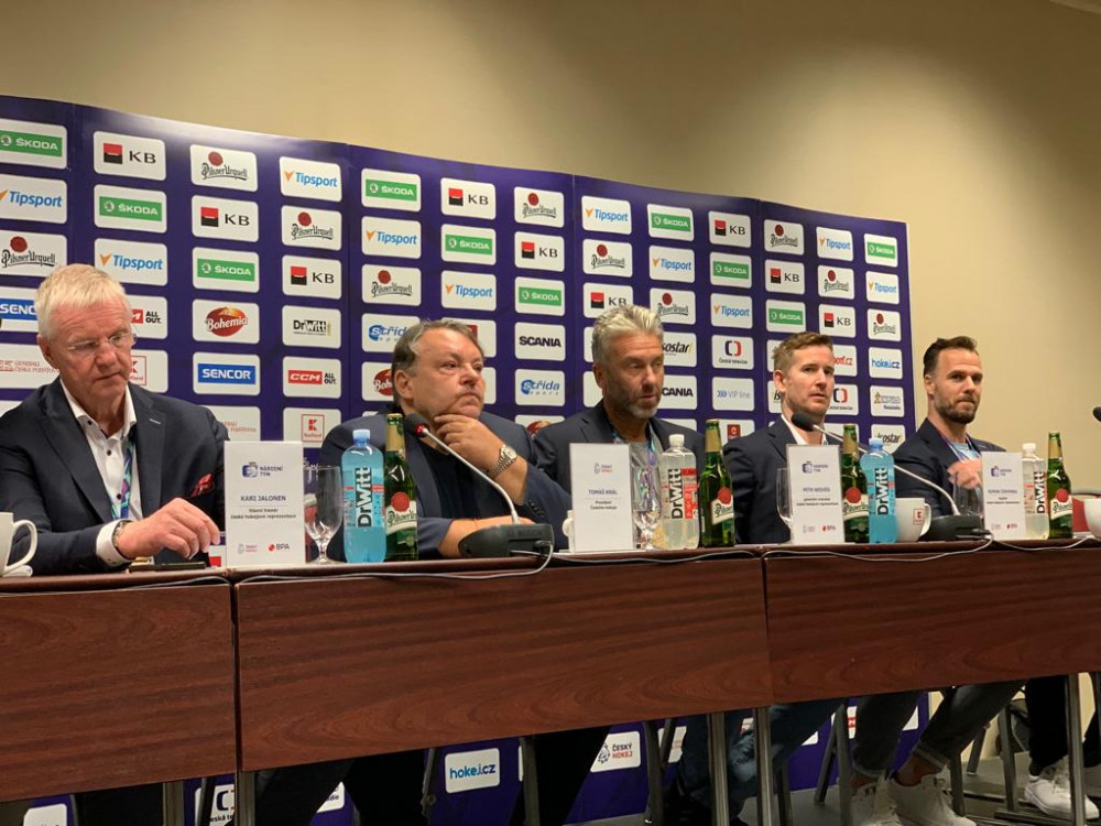 Medailisté jsou doma! Letadlo českých hokejistů přistálo v Praze