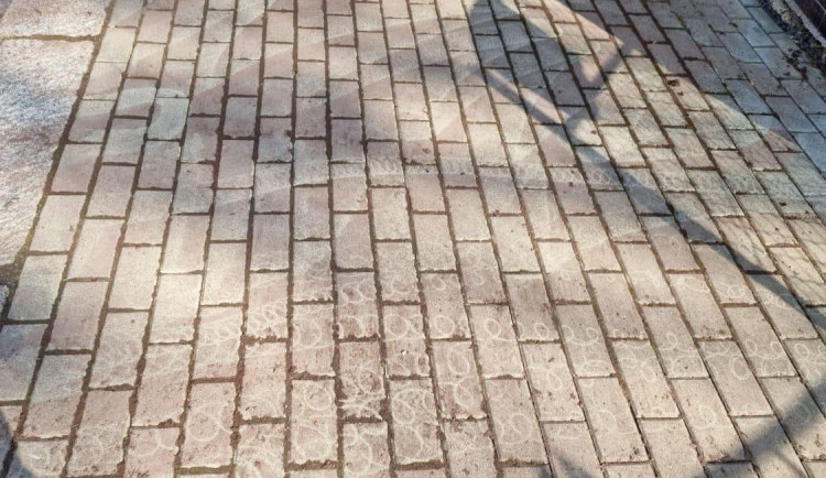 Nebezpečný azbest v liberecké školce. Došlo k ohrožení dětí?