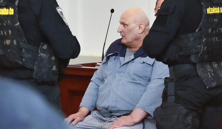 Doživotně odsouzený sériový vrah čtyř lidí neuspěl u soudu se stížností proti neobnovení procesu.