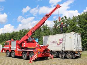 Místo fanoušků motorek stojí u Masarykova okruhu stanové městečko pro uprchlíky