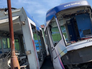 VIDEO: Kupte si tramvaj nebo stroj na čištění silnic. Dopravní podnik prodává majetek