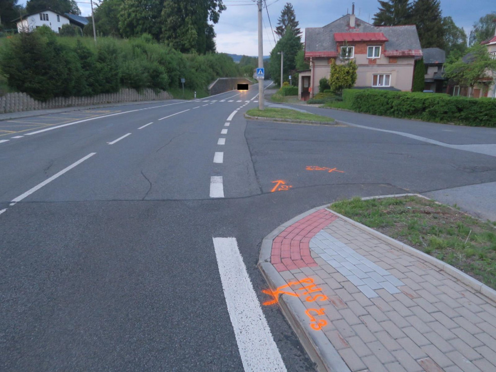 Cyklista s elektrokolem havaroval na Jablonecku. Nadýchal jednu a půl promile