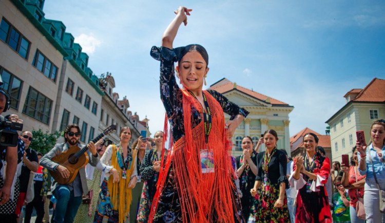FOTOGALERIE: Centrem Prahy prošel průvod stovek Romů. Podívejte se