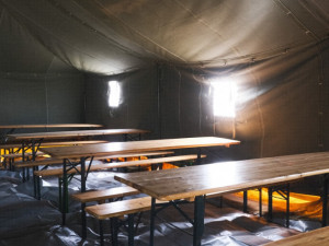 Přiostřuje se situace s romskými uprchlíky z Ukrajiny, Plzeňský kraj pro ně chystá stavbu stanového městečka