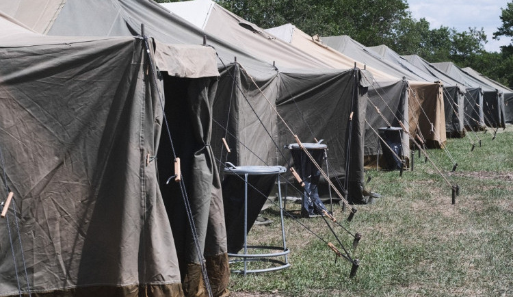 Přiostřuje se situace s romskými uprchlíky z Ukrajiny, Plzeňský kraj pro ně chystá stavbu stanového městečka.