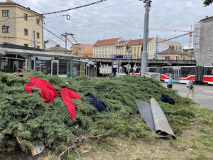 Brnu dochází trpělivost s ukrajinskými Romy z nádraží. Odsune je za plot