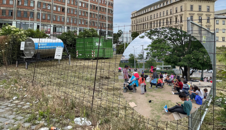 Brnu dochází trpělivost s ukrajinskými Romy z nádraží. Odsune je za plot.