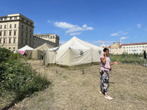 Brno poslalo Romy od nádraží do stanů. Původní tábořiště obehnalo plotem