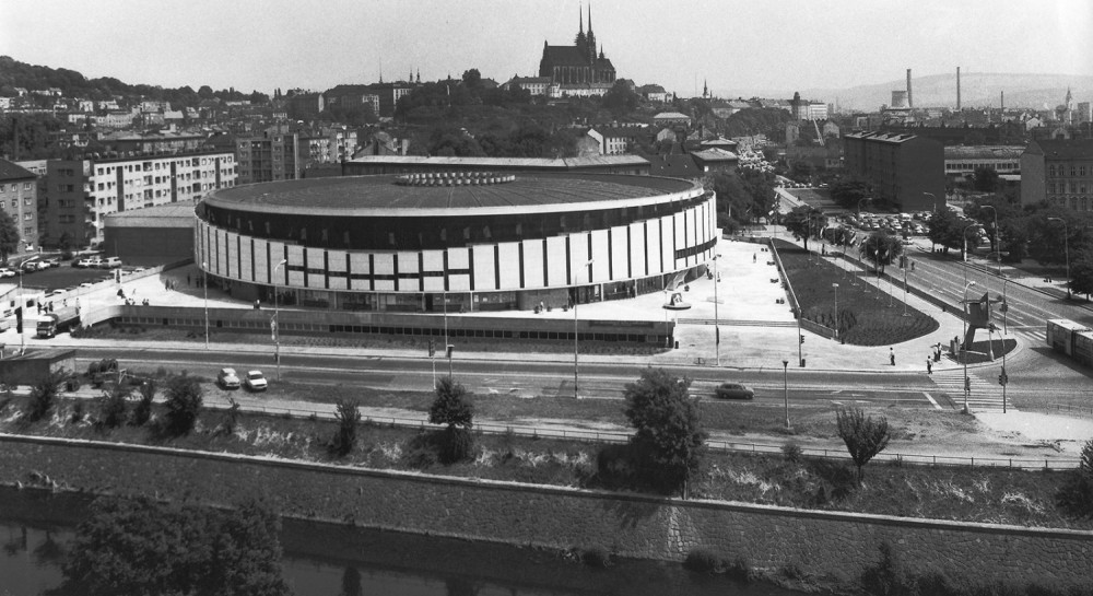 Dne 4. června 1982 byla hala slavnostně otevřena.