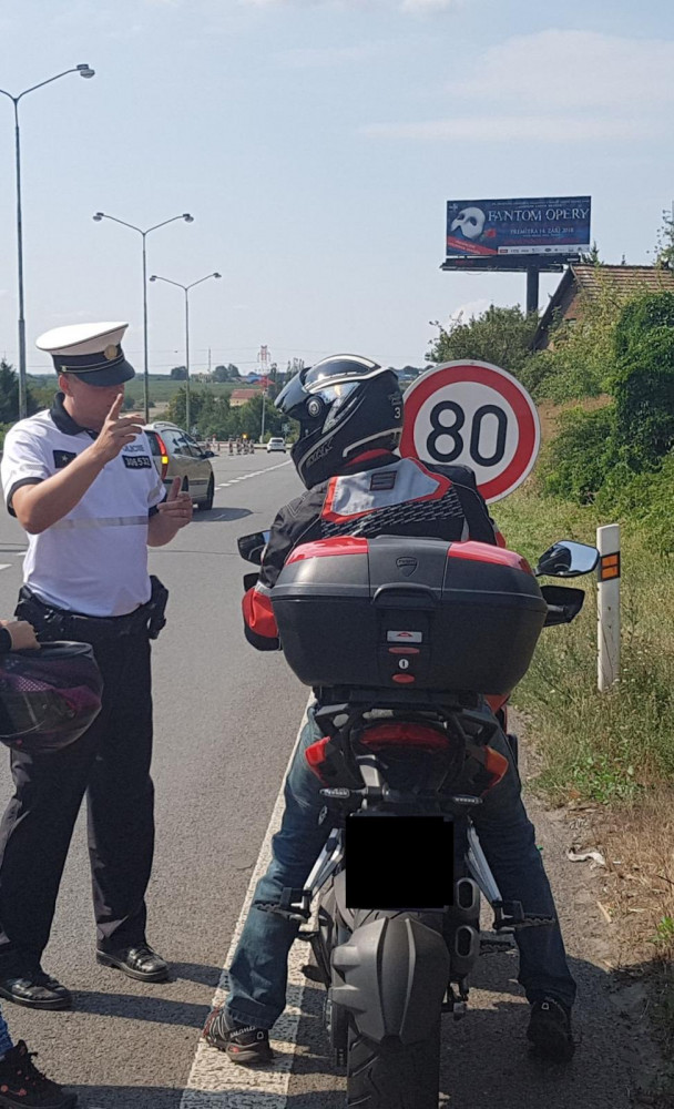Víkendové počasí vylákalo na silnice motorkáře. Policisté se zaměřili na kontrolu dodržování předpisů