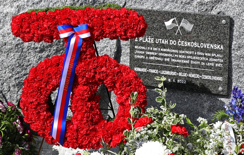 Nový památník připomíná vojáky americké 90. pěší divize