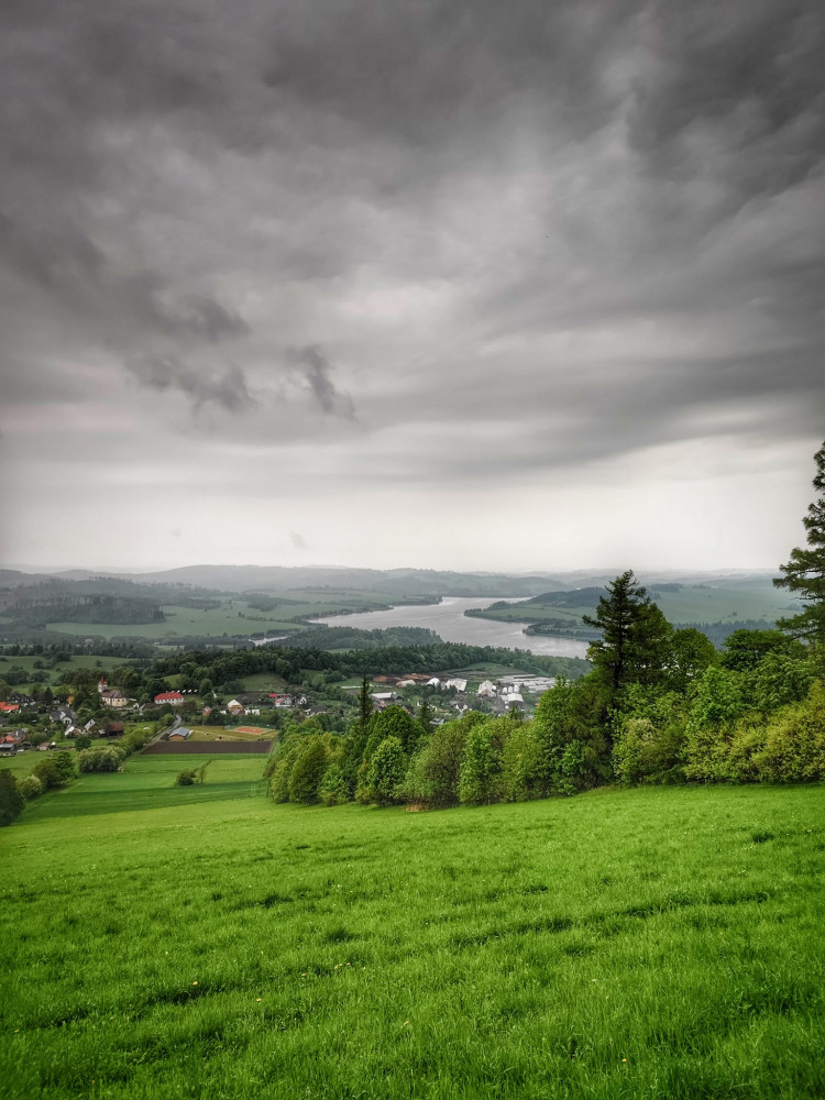TIP NA VÝLET: Rozhledna Velký Roudný nabízí krásné výhledy na Slezskou Hartu i na Praděd