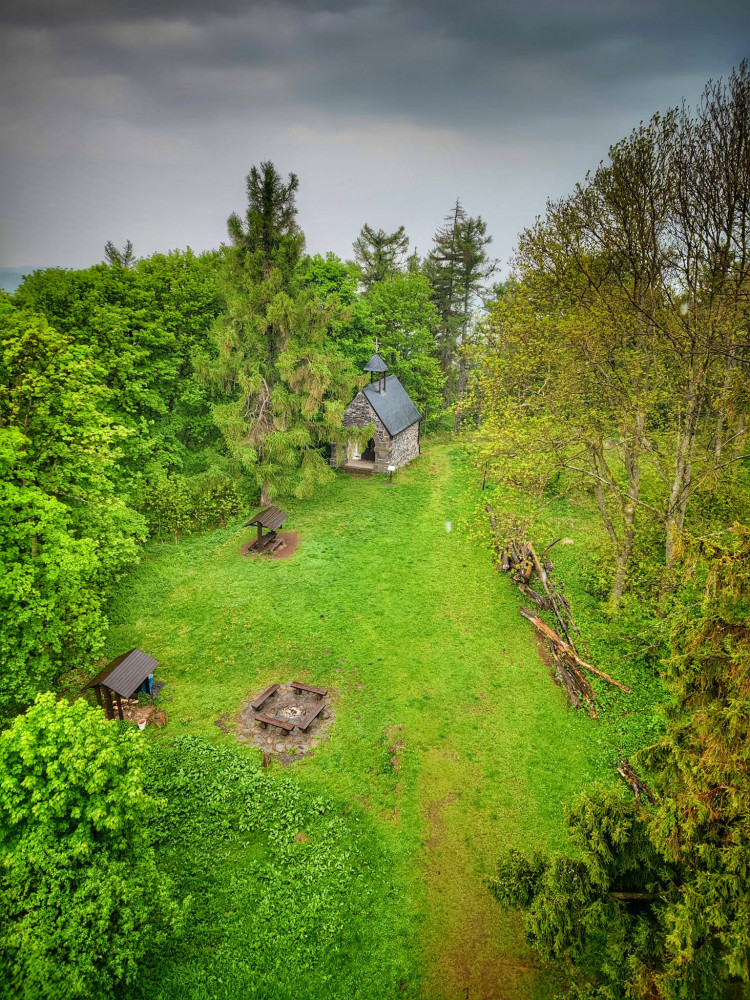 TIP NA VÝLET: Rozhledna Velký Roudný nabízí krásné výhledy na Slezskou Hartu i na Praděd