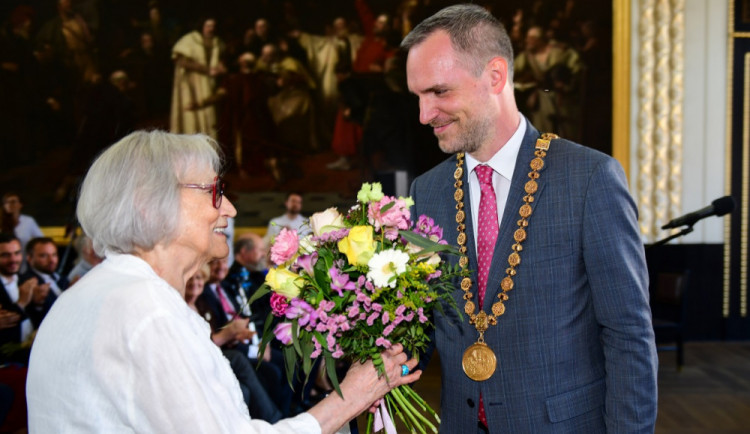 Marta Kubišová je čestnou občankou Prahy. Jde o projev úcty za hrdinství během sovětské invaze.