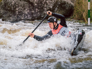 Ani sebelepší vodák vodu nepřepere. Na nebezpečném místě si s ním vždycky udělá, co chce.