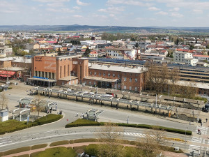 Olomouc řeší skupinu romských uprchlíků u nádraží. Jde o dávkovou turistiku, míní primátor