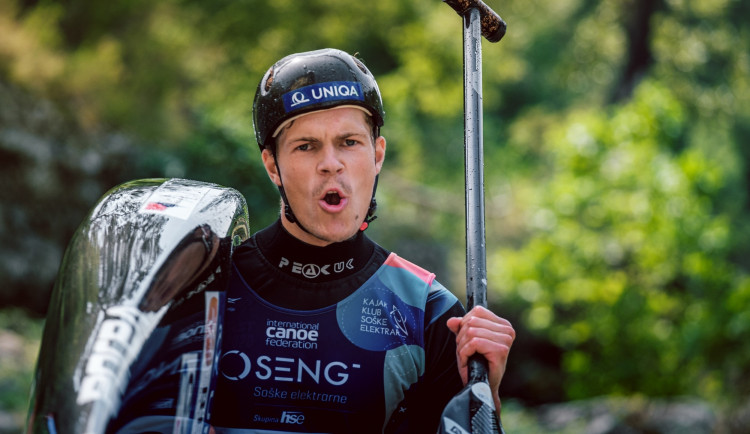 Ani sebelepší vodák vodu nepřepere. Na nebezpečném místě si s ním vždycky udělá, co chce.