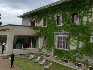 Z bývalé kuchyně brněnské vily Stiassni je kavárna. Vzdává hold první republice i slavnému architektovi