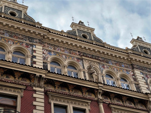 Tato galerie nikdy nezavírá. Malby slavného malíře Mikoláše Alše zdobí v Plzni téměř dvacet měšťanských domů