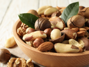 Ořechy předcházejí vzniku srdečních chorob. Jaké další účinky mají na naše zdraví?