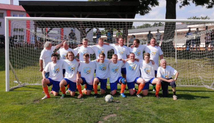 Chtěli jsme se sejít. Celý tým Studence v mistrovském utkání tvořili příbuzní