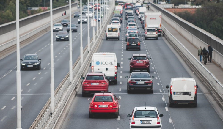 Konec spalovacích motorů od roku 2035? Chceme, aby byla Praha připravena na změnu, říká Scheinherr