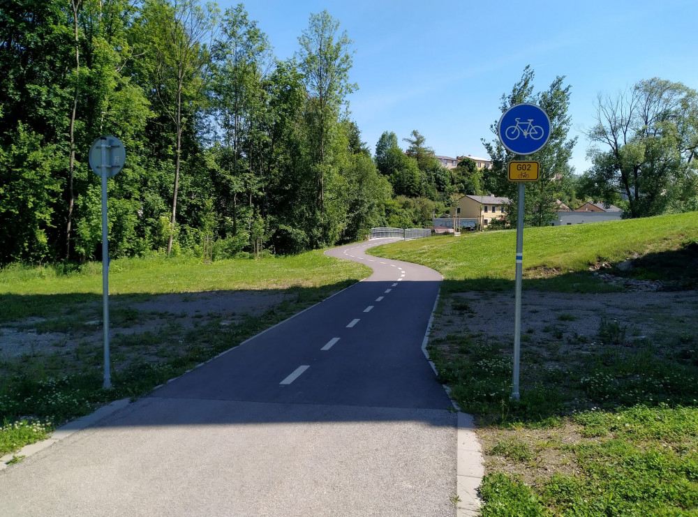 Cyklisté mohou, ale chodci ne? Pěším pokuty nehrozí, říká město ohledně značení cyklostezky pod Brněnským mostem