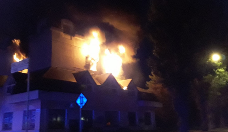 Bývalé kasino na jižní Moravě skončilo v plamenech. Letos už posedmé