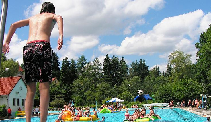 Teploty v ČR v pondělí odpoledne překročí 31 stupňů