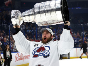 Plzeňák Pavel Francouz slaví zisk Stanley Cupu. Už se nemůžu dočkat, až přivezu pohár do Česka, vzkázal