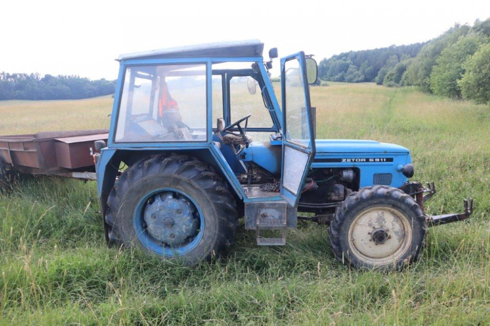 Cyklista se na Českolipsku střetl s traktorem, zachránila jej přilba. Kolo se silným nárazem rozlomilo