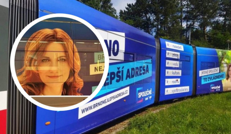 Kvůli kampani primátorky nemůžeme otevřít okna, stěžují si šalináři v Brně.