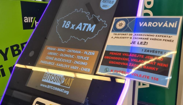 Další trik podvodníků, peníze chtějí vyčistit přes vkladový bankomat na virtuální měnu.