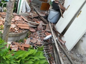 Kulový blesk je připravil o střechu nad hlavou. Dcera založila sbírku na pomoc rodičům