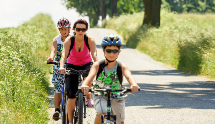 size4-16317399554002-139-size4-15874066136935-103-jaro-laka-cyklisty-jizda-na-kole-bavi-i-deti