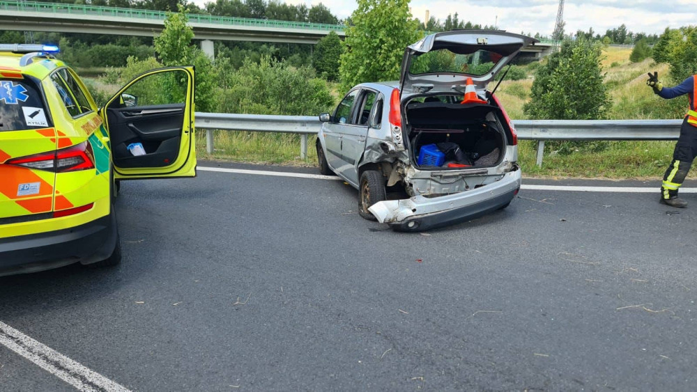 Další zraněný motocyklista. Do plzeňské nemocnice ho transportoval vrtulník.