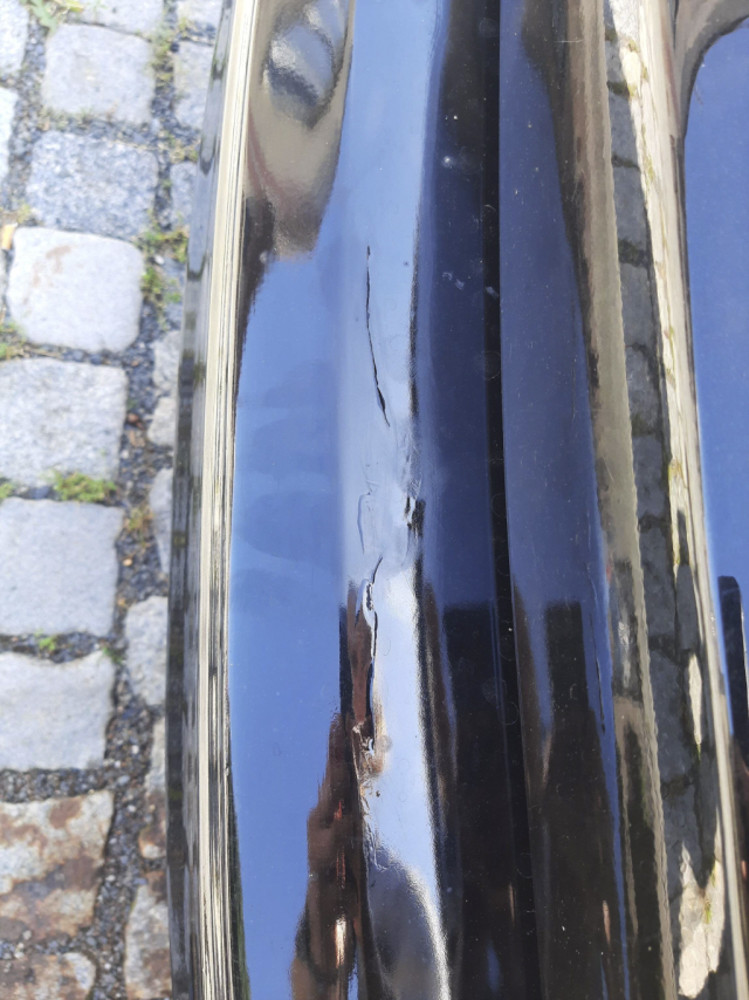 Agresivní cizinec kopal v Tovačově do aut, škoda přesáhne sto tisíc korun