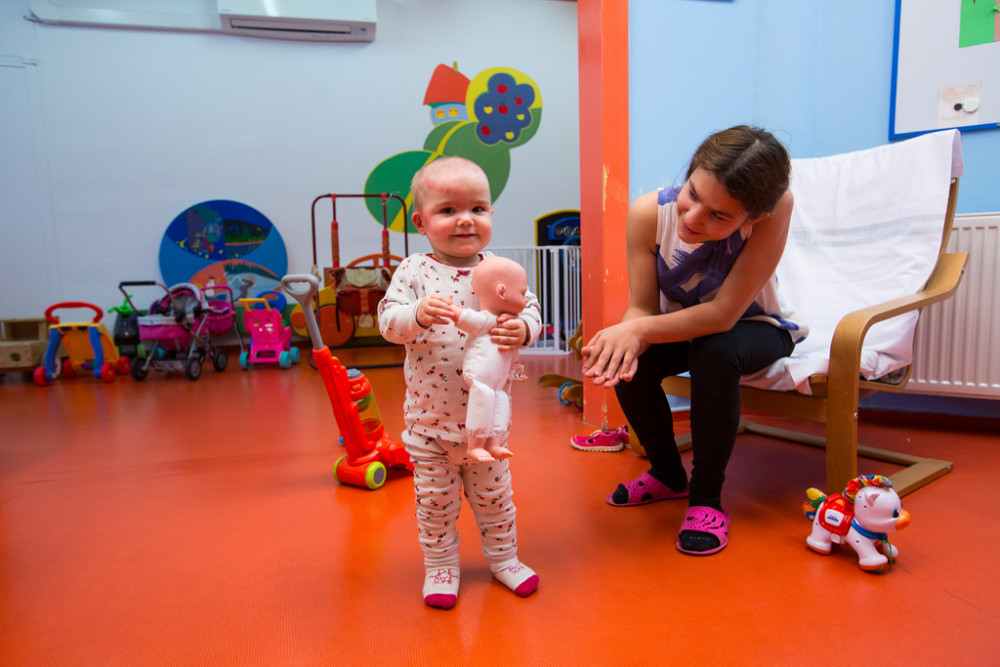 Holčičku teď čeká rehabilitace.