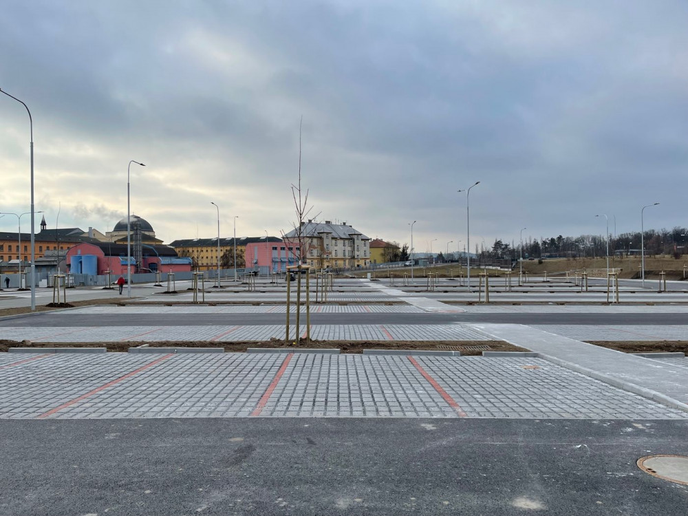 Parkovací lístek jako celodenní jízdenka v MHD platí pro řidiče, kteří využijí nové parkoviště na Borech