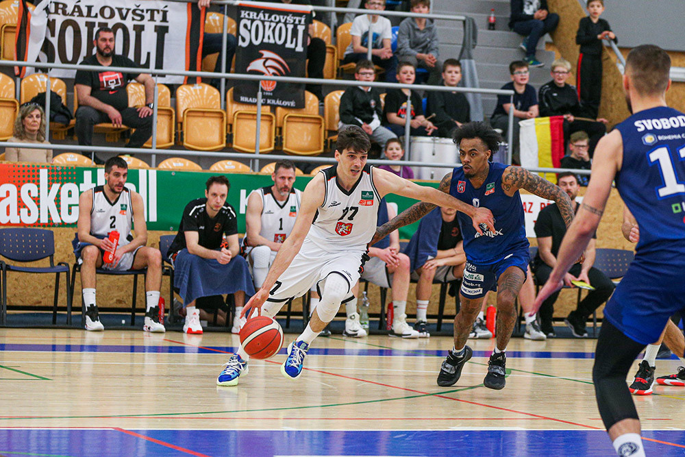 Peda Stamenkovič se v dresu Hradce Králové stal nejlepším rozehrávačem minulé sezony Kooperativa NBL