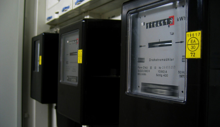 size4-16345397104995-139-size4-15853123985906-241-smejdi-jsou-zpet-s-novou-rouskou-ziskavaji-napaleni-klienti-take-smlouvu-na