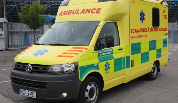 Dnes odpoledne se na Prachaticku čelně srazily dva osobní automobily