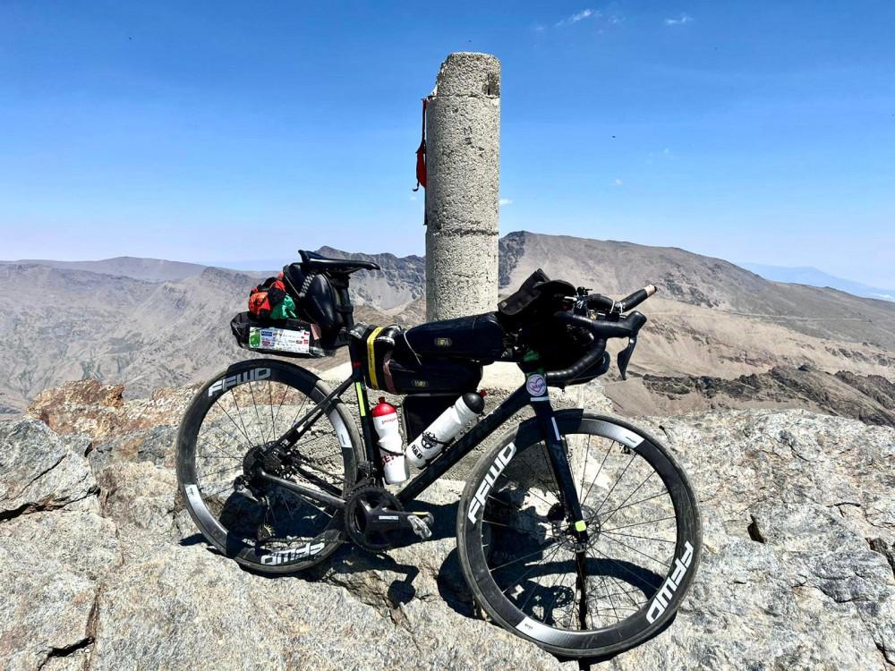 Cyklista Polman z Nové Paky vyhrál nejdelší cyklistický závod světa. Ujel 7,4 tisíc kilometrů