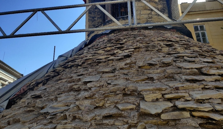 Dělníci odkryli při opravě rotundy v centru Prahy unikátní nález