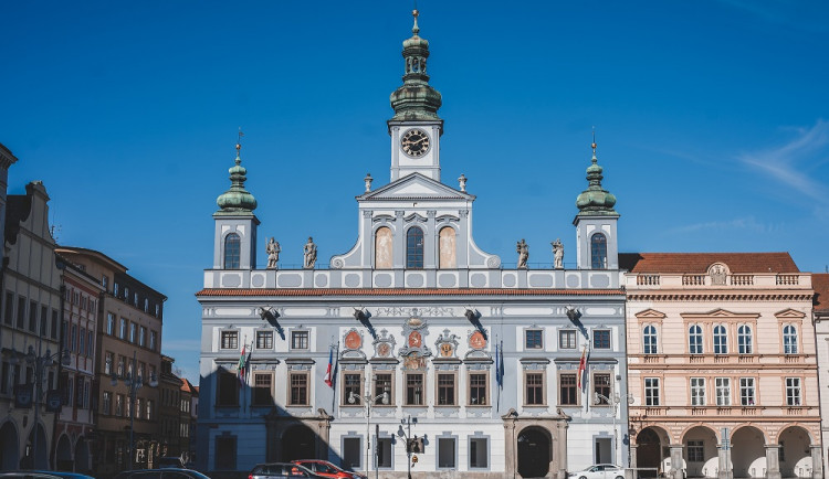 V budějcké radnici byli vězni, několikrát ji zničily požáry