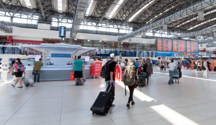 Provoz na letištích stoupá. Pražské letiště hlásí více než pětinásobný nárůst cestujících