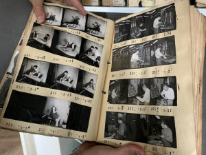 Brněnský fotograf našel u popelnic rozsáhlý fotoarchiv Zbrojovky. Snímky čeká záchrana