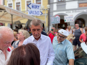 VIDEO, FOTO: Setkání Andreje Babiše s občany předčasně ukončilo nahlášení atentátu